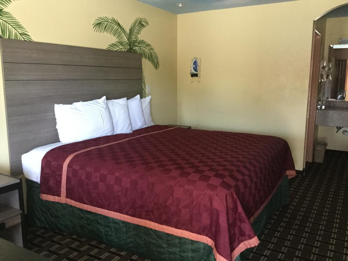 Luxury Inn And Suites Seaworld San Antonio Exterior photo